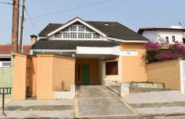 Excelente Sobrado com 4(quatro) Quartos a venda em Bairro Nobre de Peruíbe