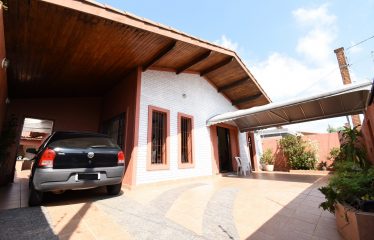 Casa Térrea muito bem localizada a venda em Peruíbe