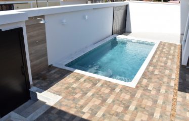 Casa Nova com piscina à venda no Bairro Parque Turístico em Peruíbe.