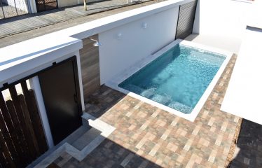 Casa Nova com piscina à venda no Bairro Parque Turístico em Peruíbe.