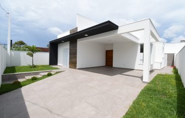 Casa Nova com Piscina à venda em Peruíbe.