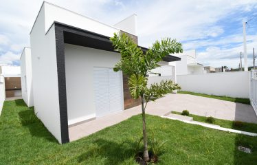 Casa Nova com Piscina à venda em Peruíbe.