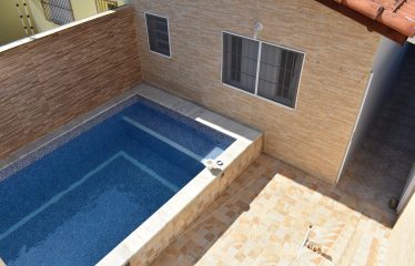 Casa com 3(três) Quartos e Piscina a venda em Peruíbe