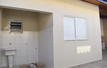 Casa com Piscina e Edícula muito próximo da Praia a venda em Peruíbe