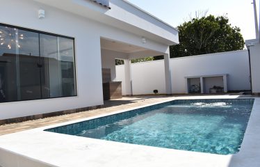 Casa Nova com piscina à venda no Bairro Parque Turístico em Peruíbe.