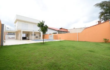 Casa com piscina e vista para o Mar à venda em Peruíbe.