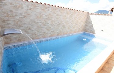 Casa Nova com Piscina em Excelente Localização a venda na Praia de Peruíbe.