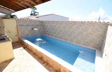 Casa Nova com Piscina em Excelente Localização a venda na Praia de Peruíbe.