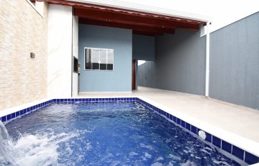 Casa Nova com Piscina em Peruíbe à venda.