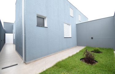 Casa Nova com Piscina em Peruíbe à venda.