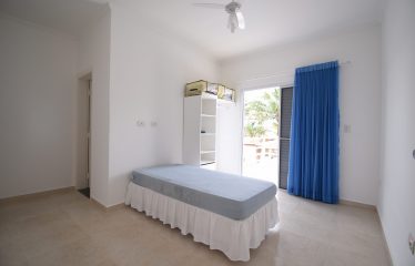 Casa com piscina e vista para o Mar à venda em Peruíbe.