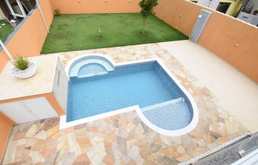 Casa com piscina e vista para o Mar à venda em Peruíbe.