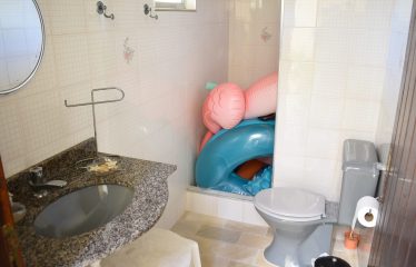 Casa c/ Piscina e Mobiliada à venda no Bairro Jardim Imperador em Peruíbe.